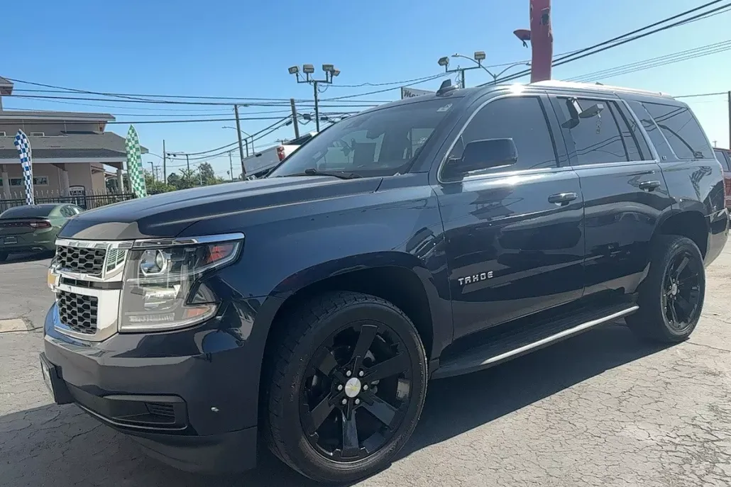 2019 Chevrolet Tahoe LT photo 1