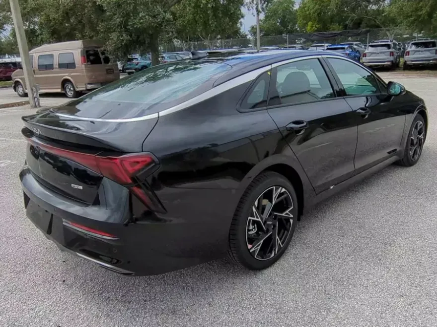 2026 Kia K5 GT-Line photo 1
