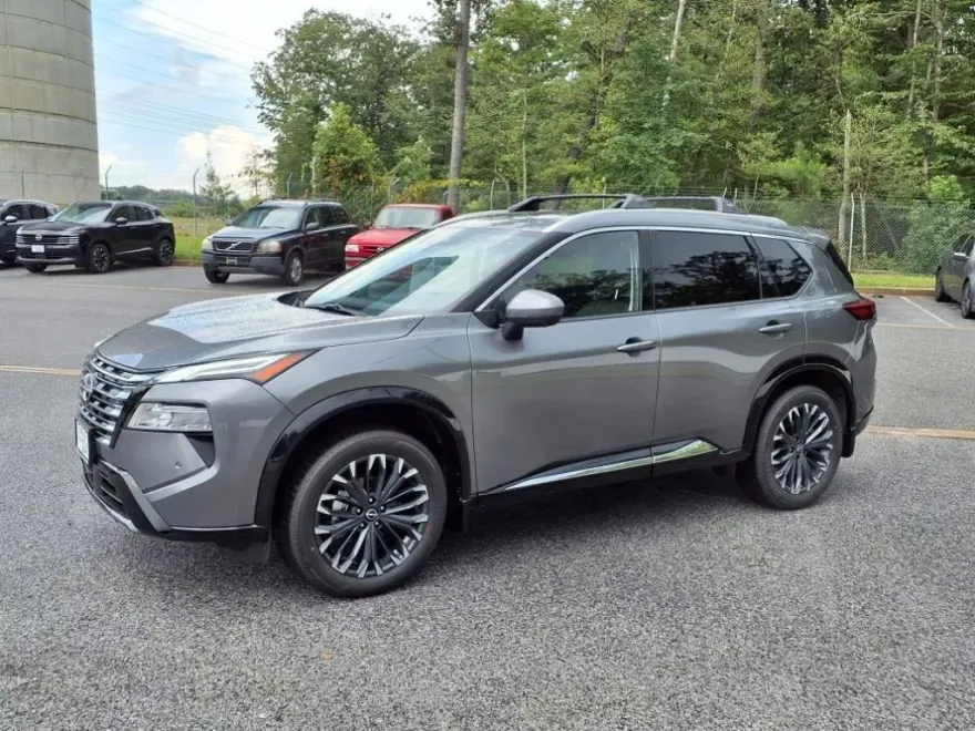 2025 Nissan Rogue Platinum photo 1