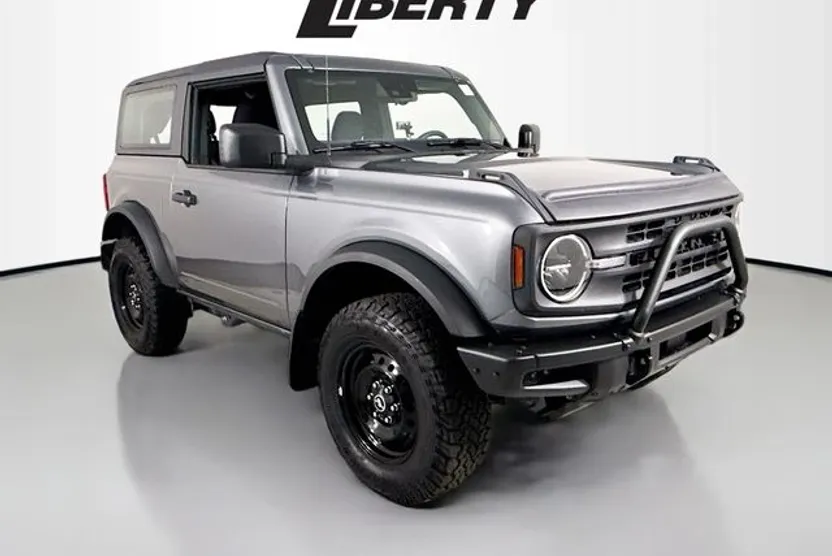 2022 Ford Bronco Base photo 1