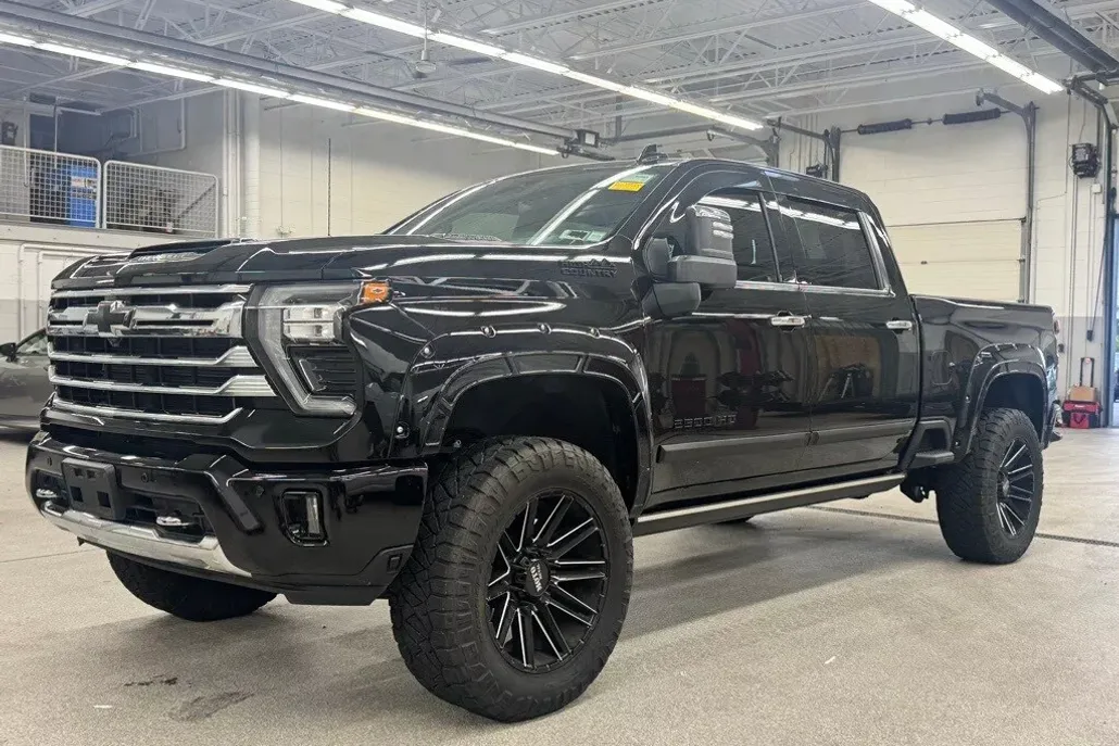 2024 Chevrolet Silverado 2500HD High Country photo 1