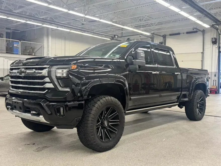 2024 Chevrolet Silverado 2500HD High Country photo 1