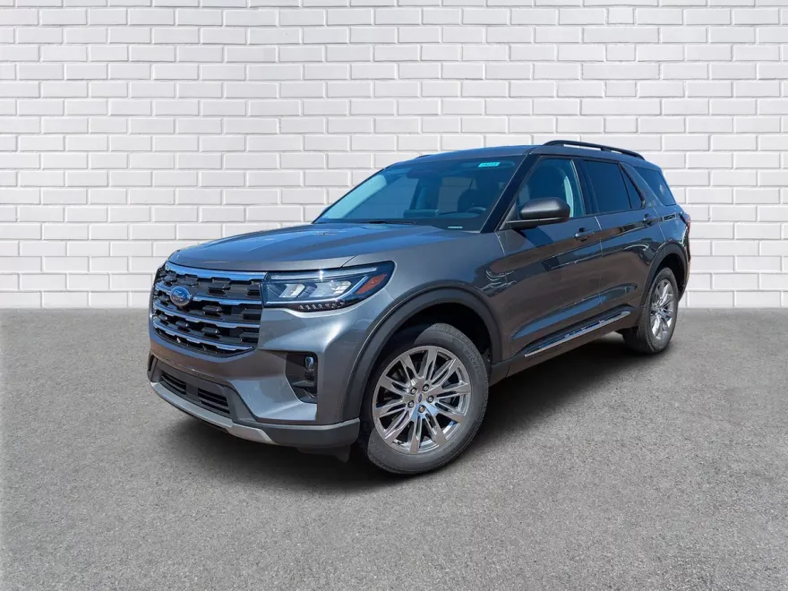 2025 Ford Explorer photo 1