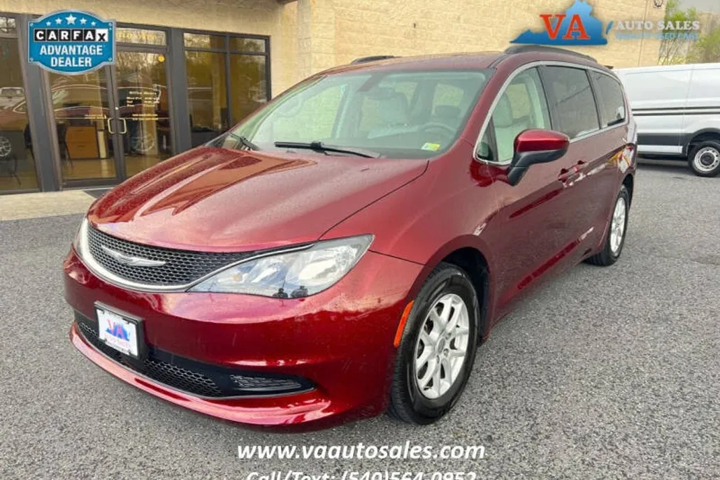 2021 Chrysler Voyager LXi photo 1