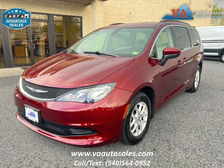 2021 Chrysler Voyager LXi photo 1