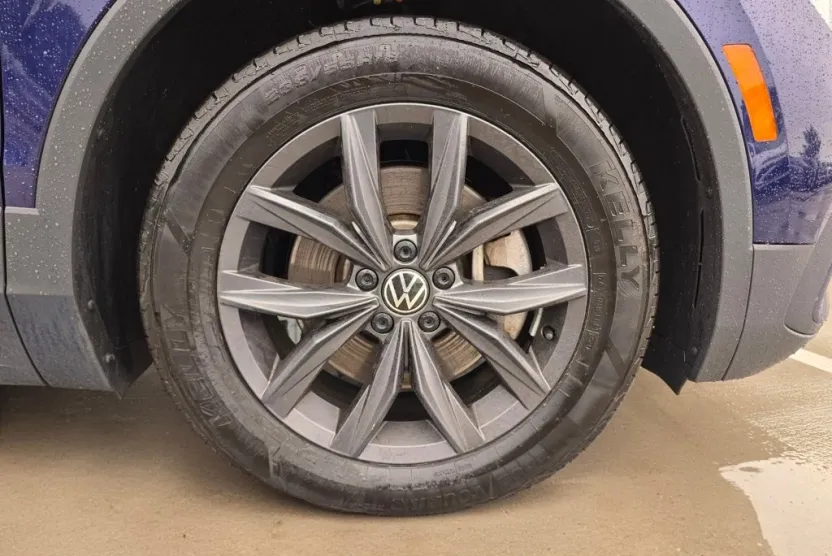 2022 Volkswagen Tiguan SE photo 1