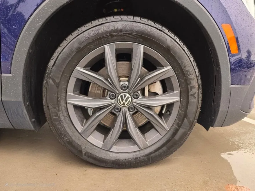 2022 Volkswagen Tiguan SE photo 1
