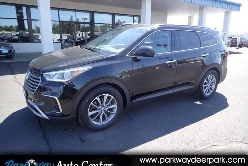 2017 Hyundai Santa Fe SE photo 1