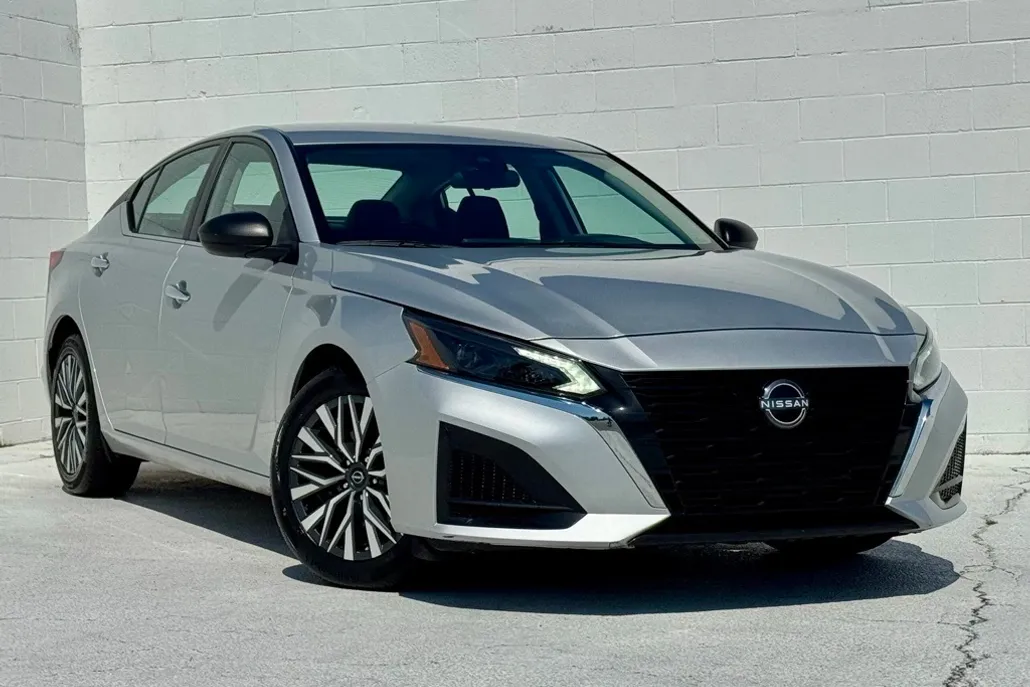 2024 Nissan Altima 2.5 SV photo 1