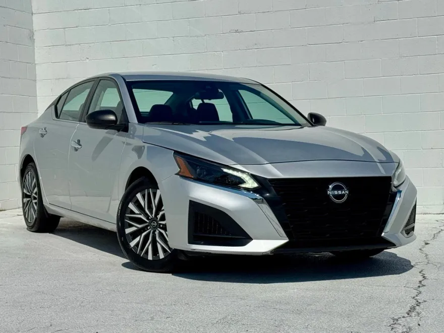 2024 Nissan Altima 2.5 SV photo 1