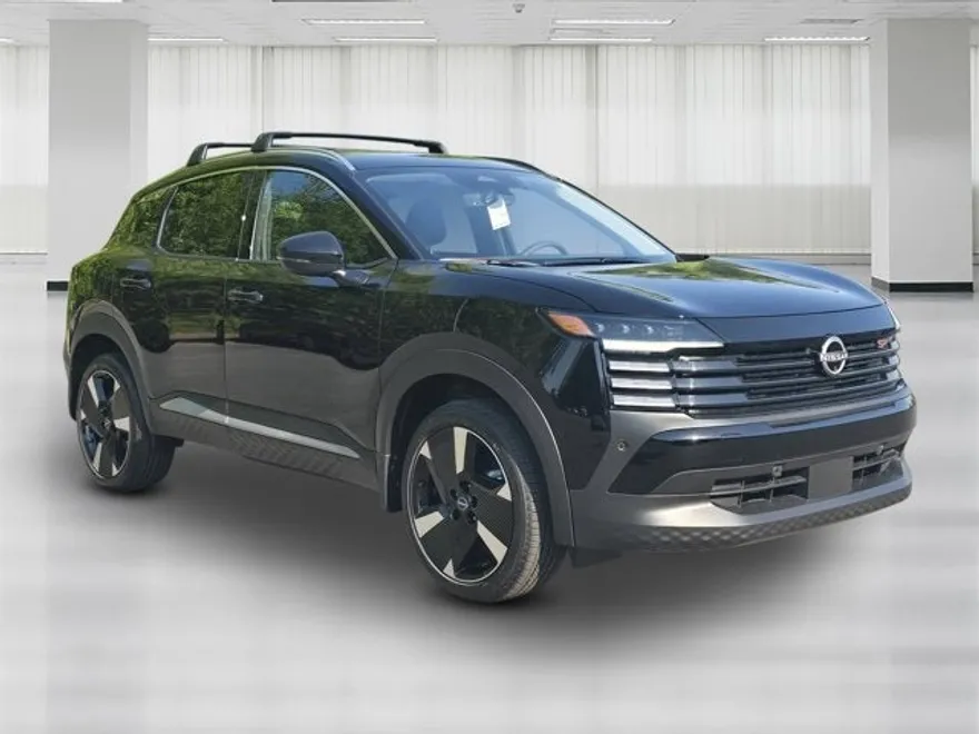 2025 Nissan Kicks SR photo 1