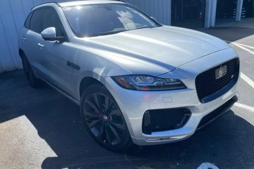 2019 Jaguar F-PACE S photo 1