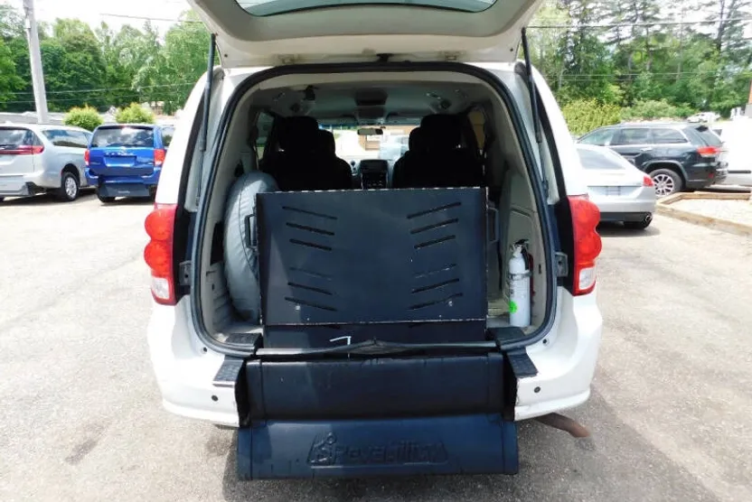 2013 Dodge Grand Caravan SE photo 1