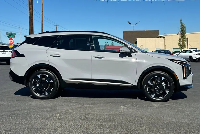 2026 Kia Sportage Hybrid photo 1
