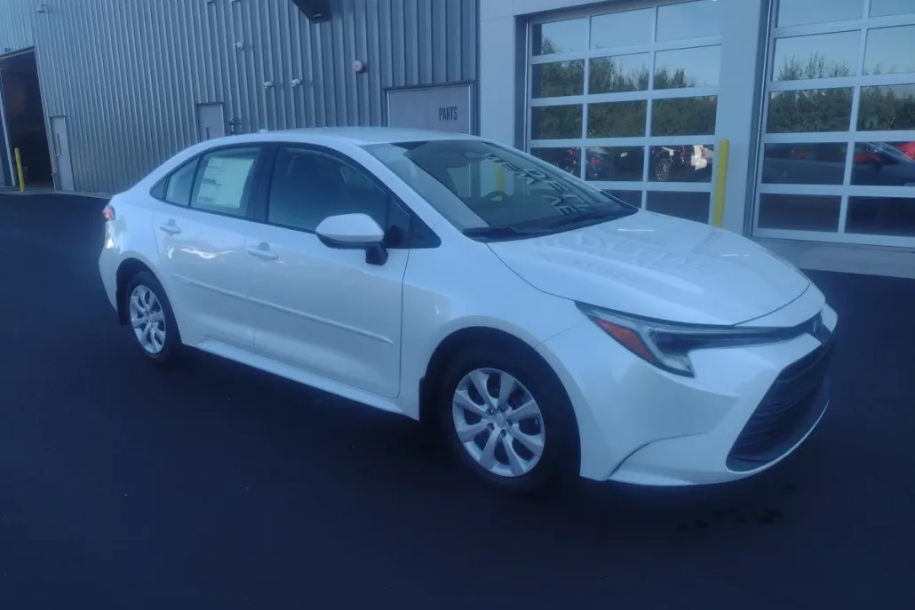 2025 Toyota Corolla Hybrid LE photo 1