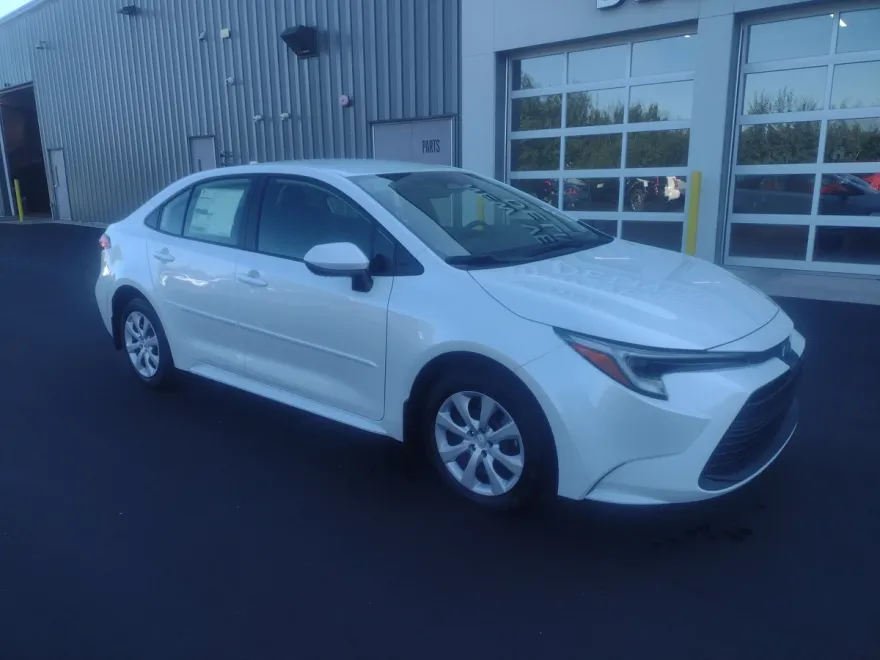 2025 Toyota Corolla Hybrid LE photo 1