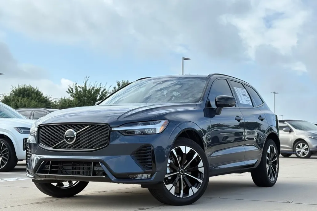 2026 Volvo XC60 B5 Plus photo 1