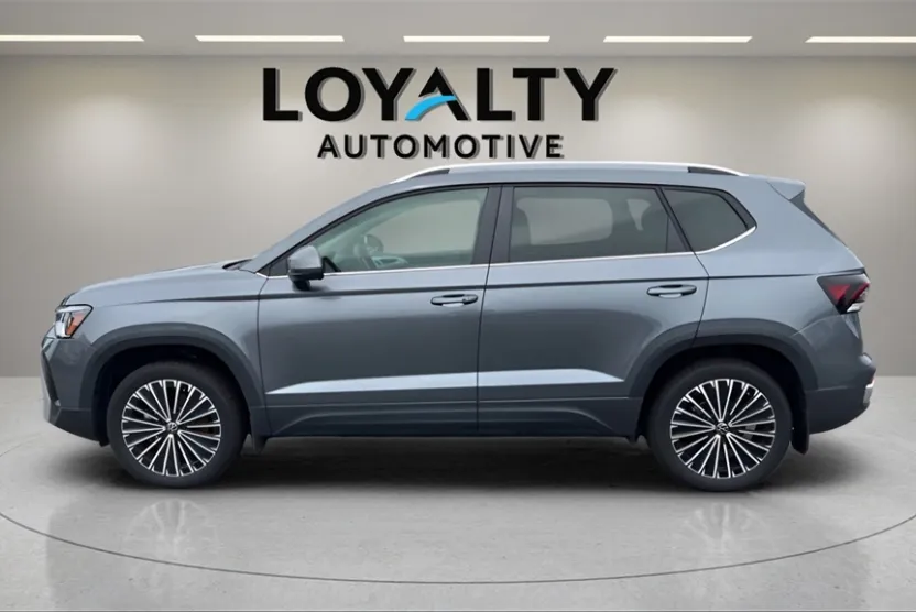 2025 Volkswagen Taos SE photo 1