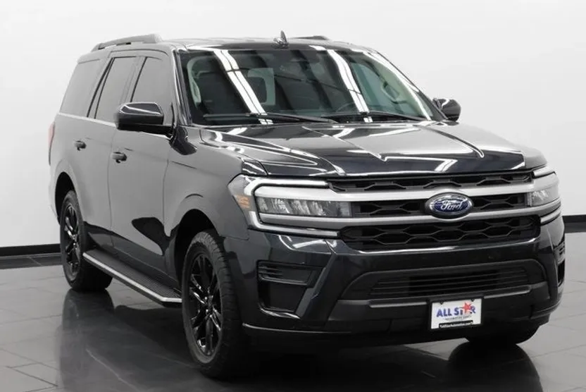 2023 Ford Expedition XLT photo 1
