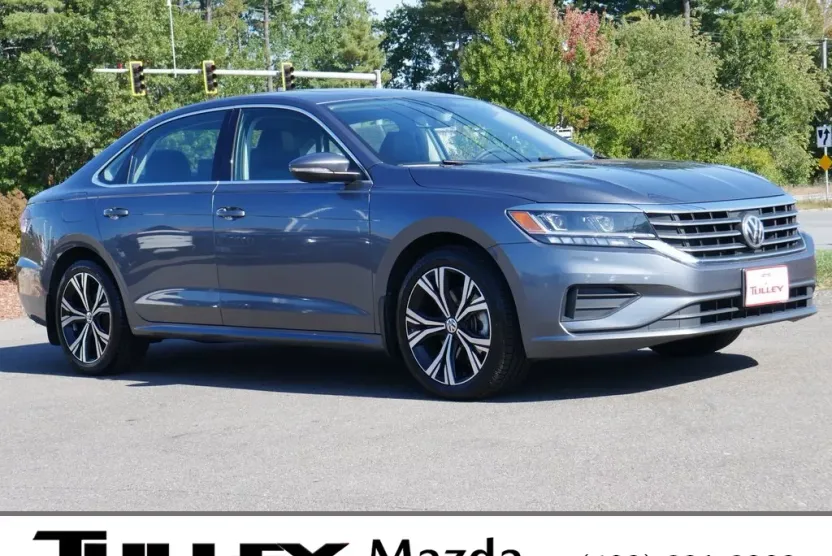 2021 Volkswagen Passat 2.0T SE photo 1