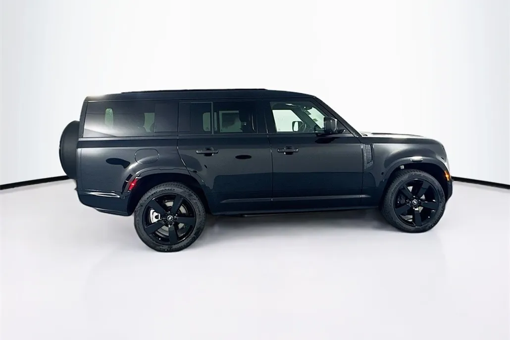 2025 Land Rover Defender 130 X-Dynamic SE photo 1