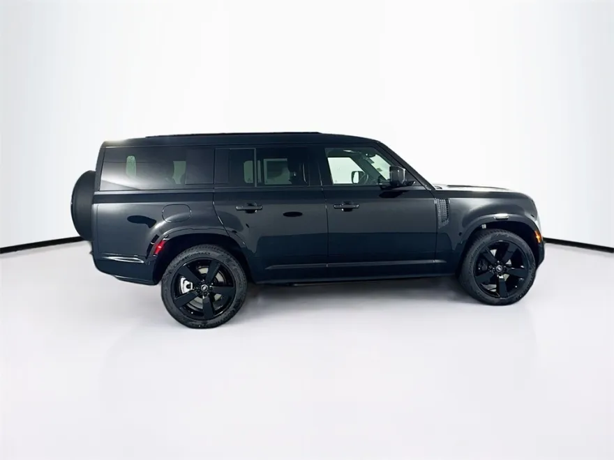 2025 Land Rover Defender 130 X-Dynamic SE photo 1