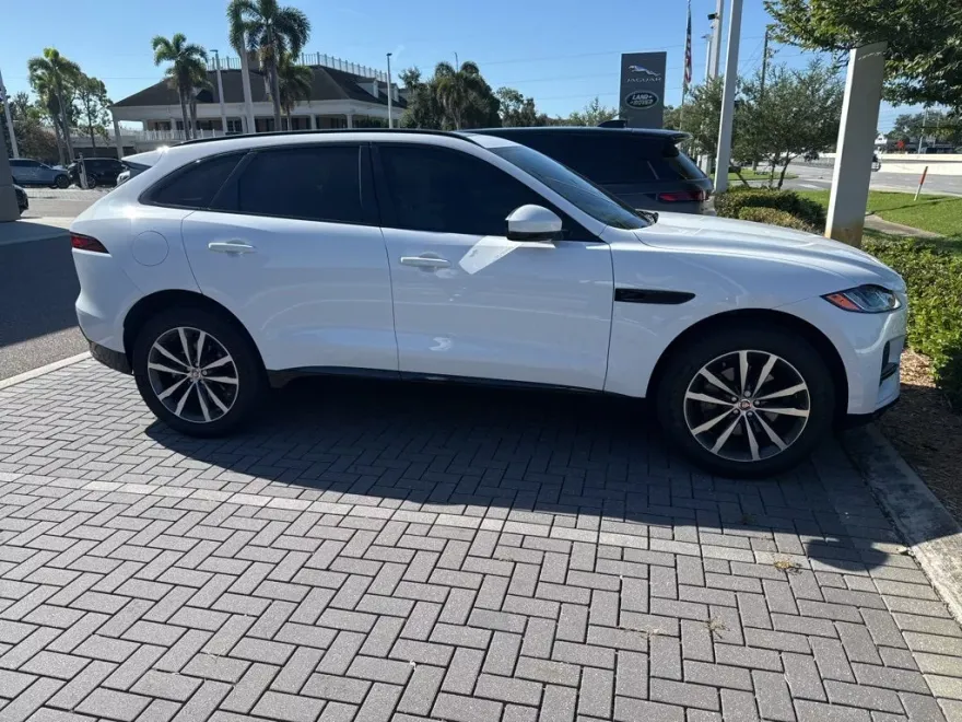 2022 Jaguar F-PACE P250 S photo 1