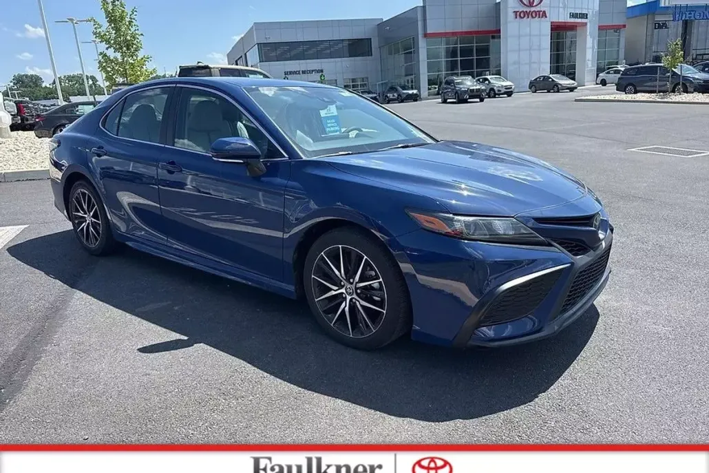 2023 Toyota Camry Base photo 1