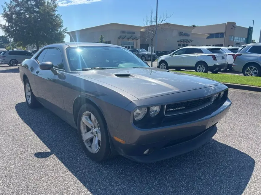2013 Dodge Challenger SXT Plus photo 1