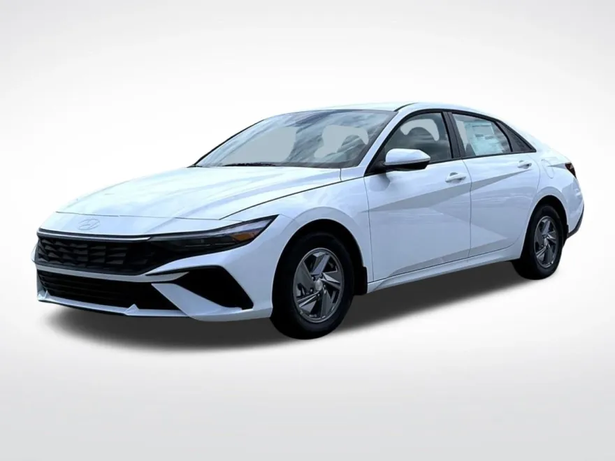 2025 Hyundai Elantra SE photo 1