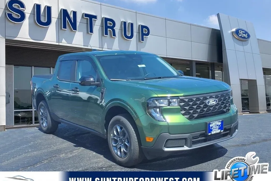 2025 Ford Maverick XLT photo 1