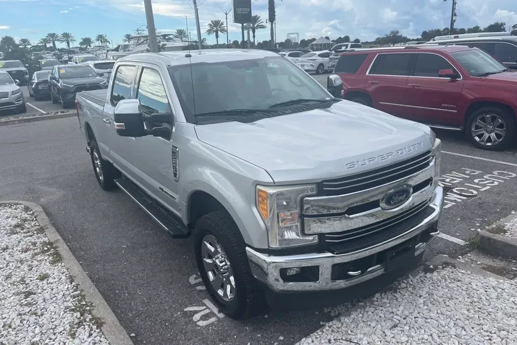 2017 Ford F-250 Lariat photo 1