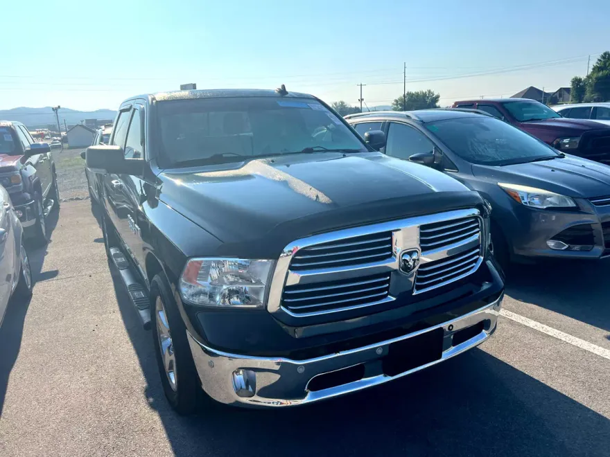 2016 Ram 1500 SLT photo 1