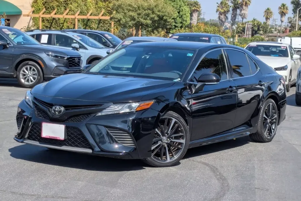 2019 Toyota Camry XSE photo 1