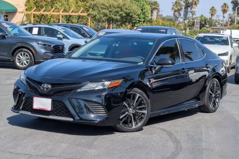2019 Toyota Camry XSE photo 1