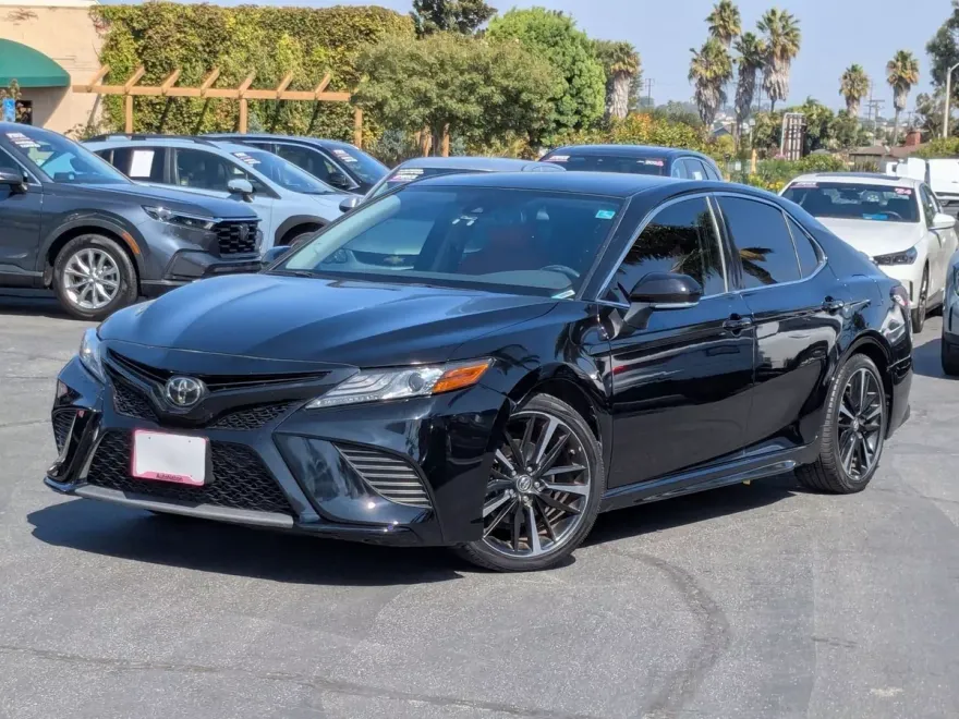 2019 Toyota Camry XSE photo 1