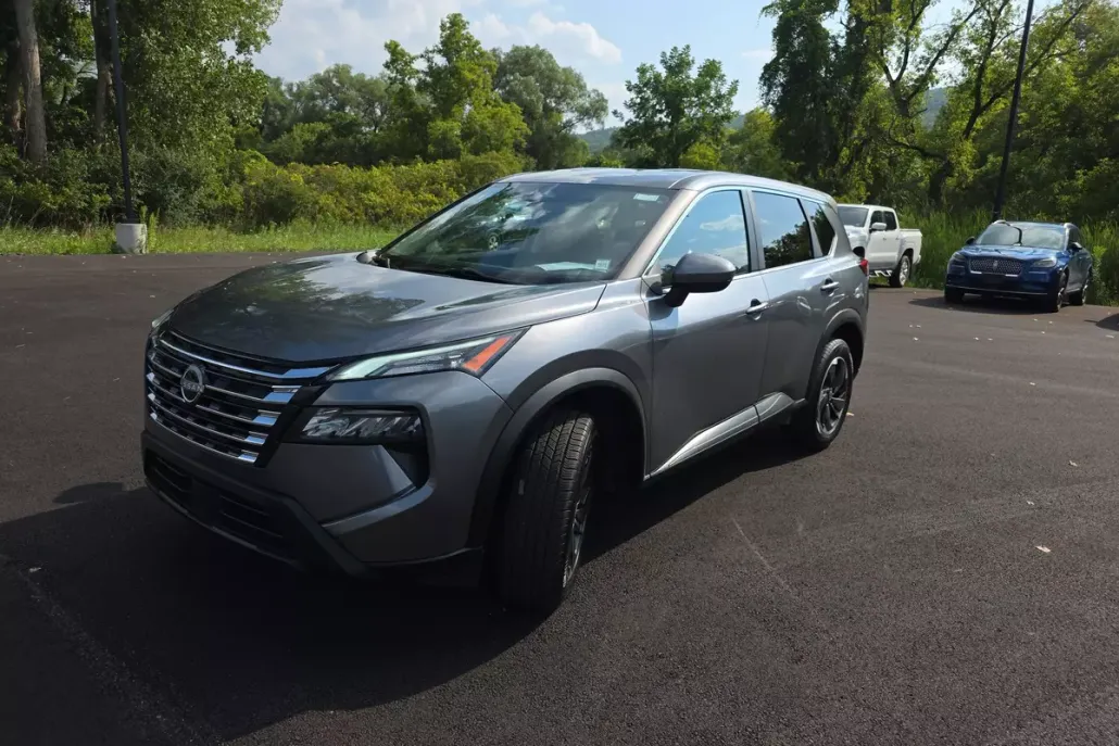 2024 Nissan Rogue SV AWD photo 1