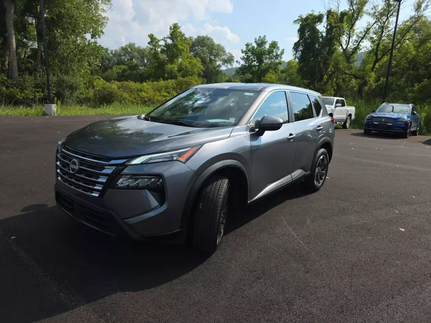 2024 Nissan Rogue SV AWD photo 1