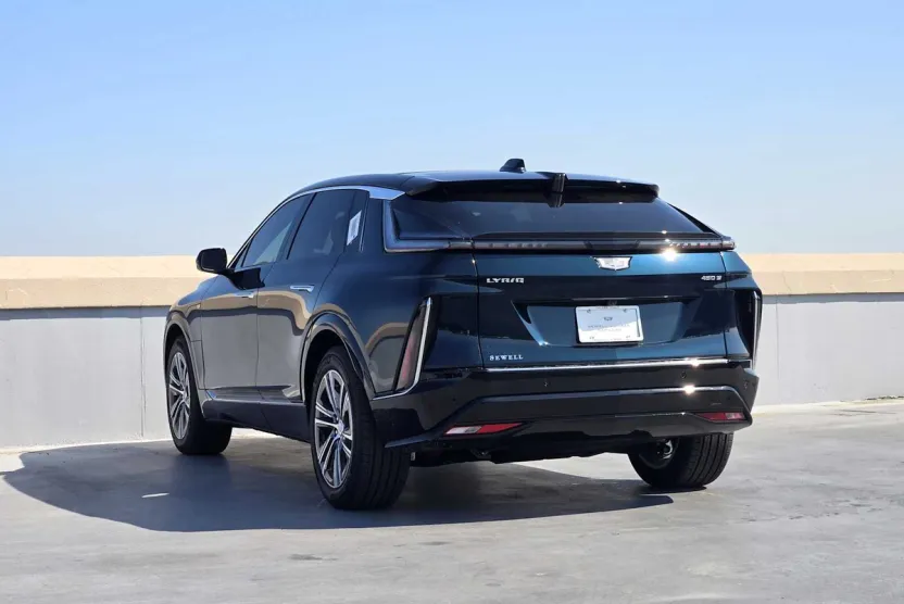 2025 Cadillac Lyriq Luxury photo 1