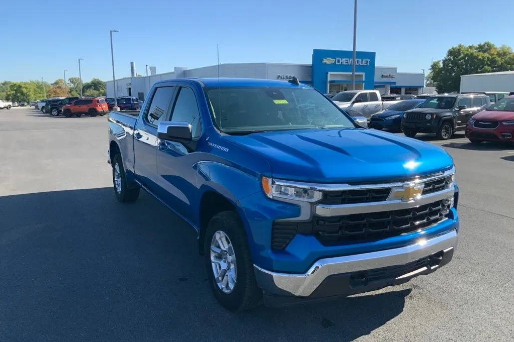 2023 Chevrolet Silverado 1500 LT photo 1