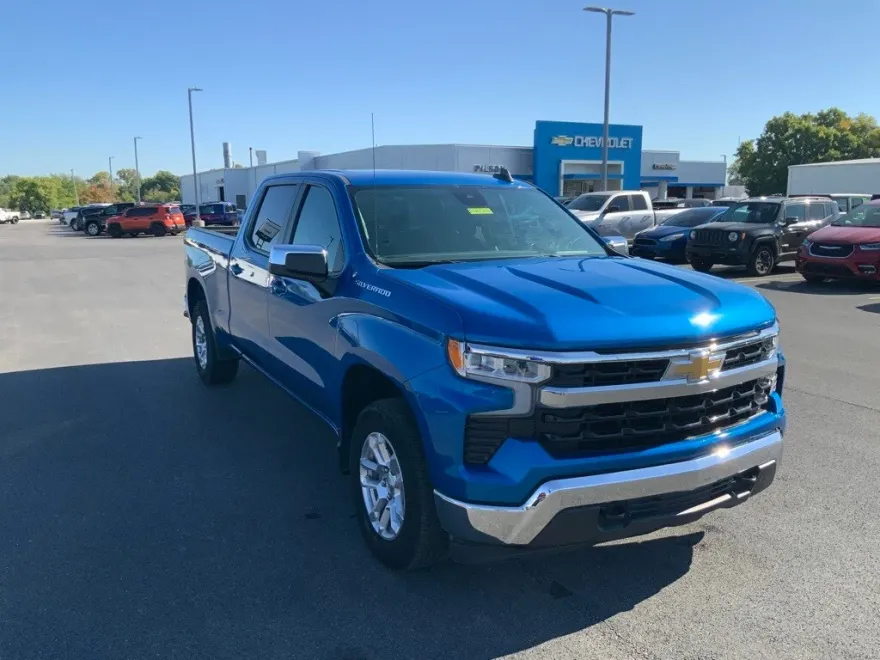 2023 Chevrolet Silverado 1500 LT photo 1