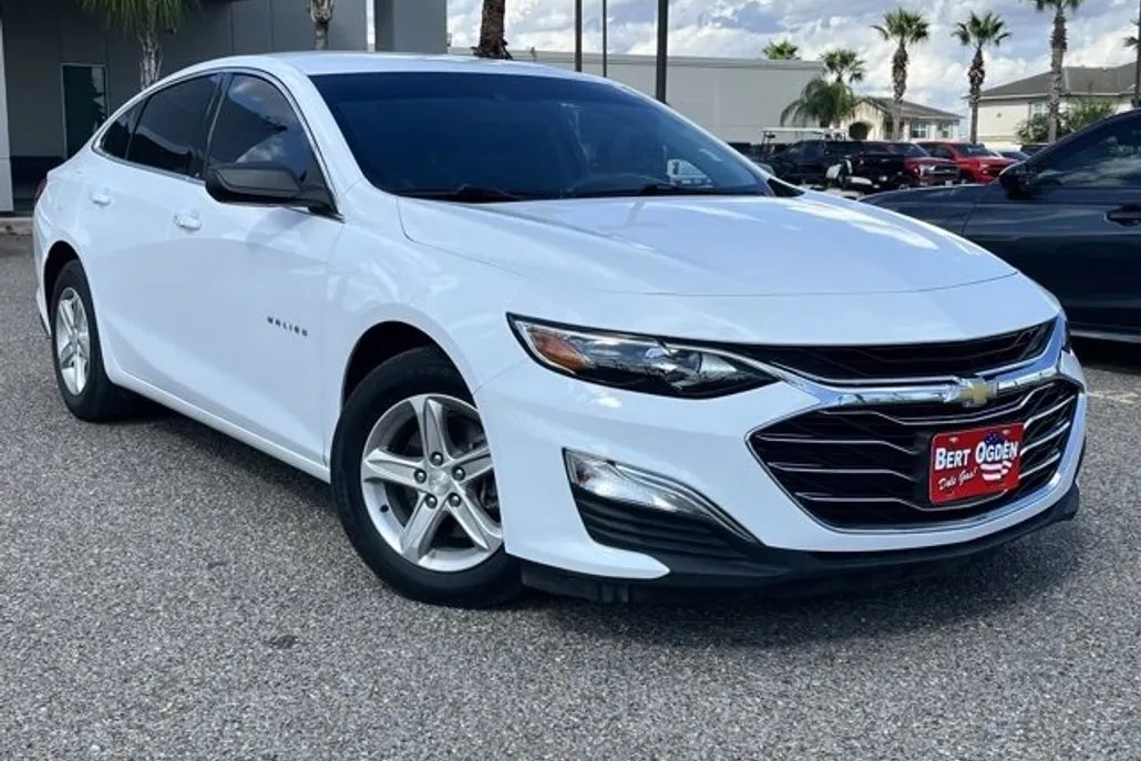 2023 Chevrolet Malibu LS photo 1