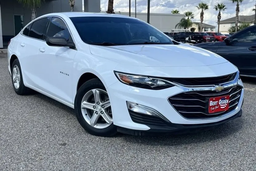 2023 Chevrolet Malibu LS photo 1