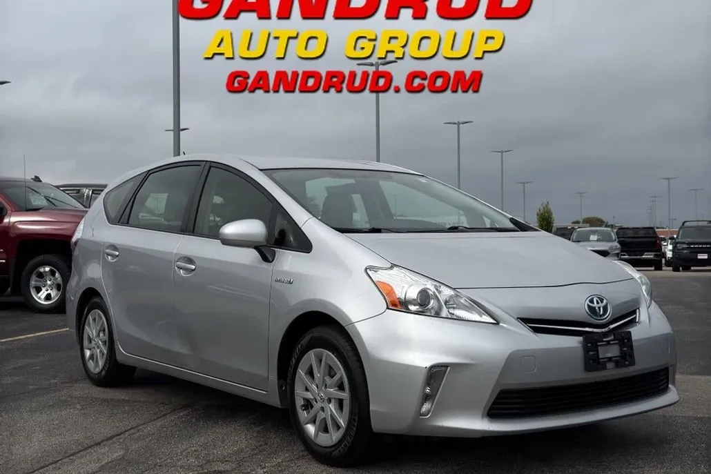 2014 Toyota Prius V Two photo 1
