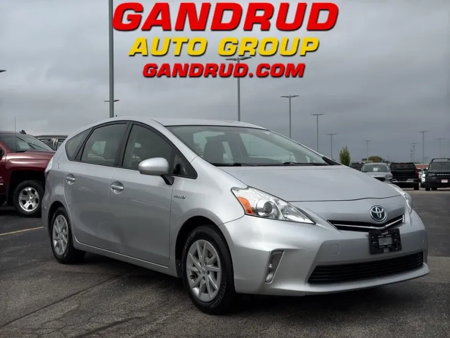 2014 Toyota Prius V Two photo 1