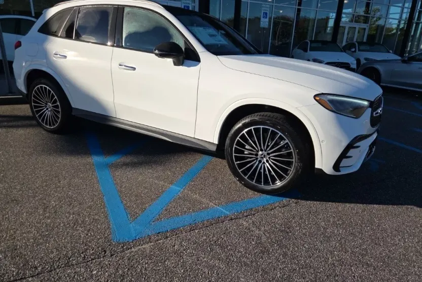 2026 Mercedes Benz GLC 300 4MATIC photo 1