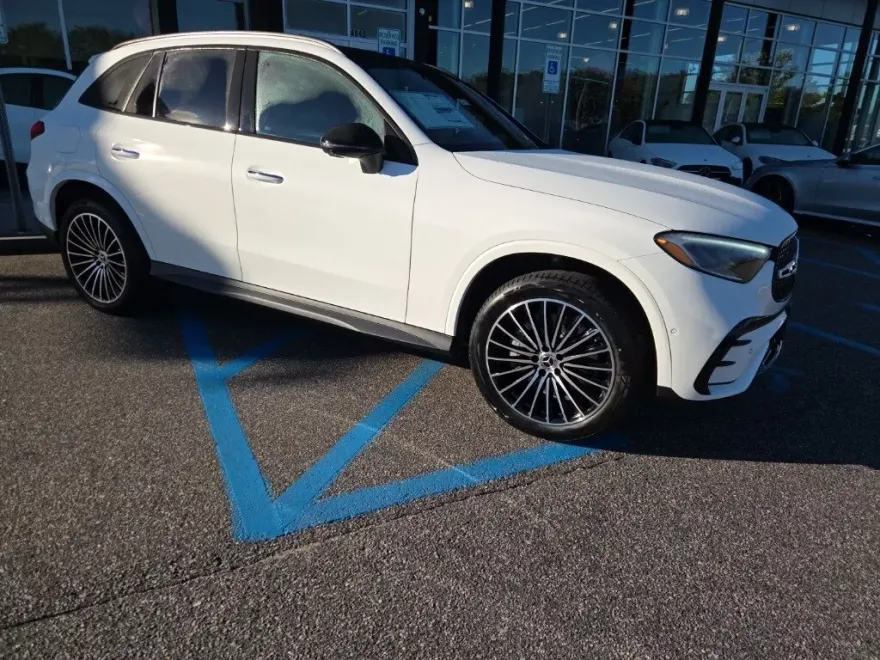 2026 Mercedes Benz GLC 300 4MATIC photo 1