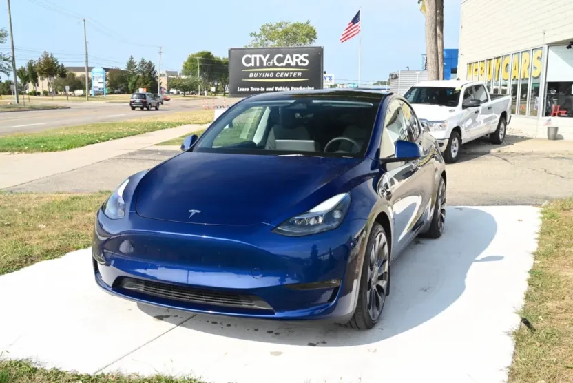 2025 Tesla Model Y Performance photo 1