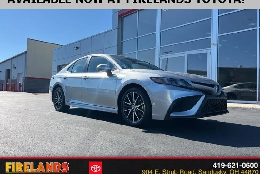 2024 Toyota Camry SE photo 1