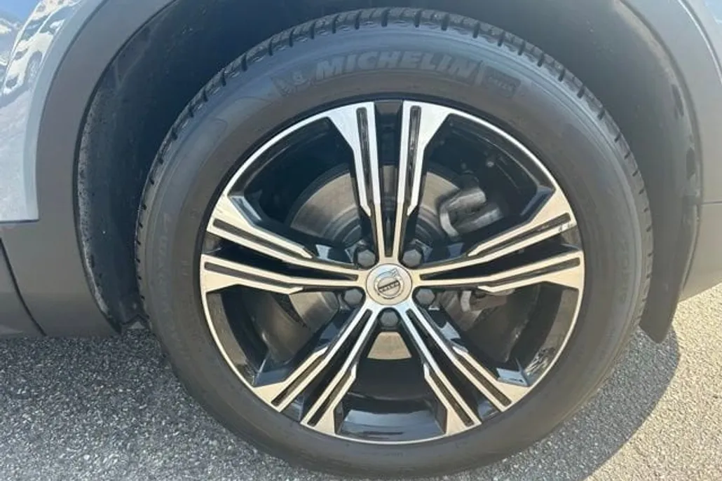 2020 Volvo XC40 Inscription photo 1